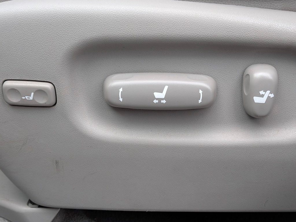 Thumbnail: 2010 Toyota Highlander - 19