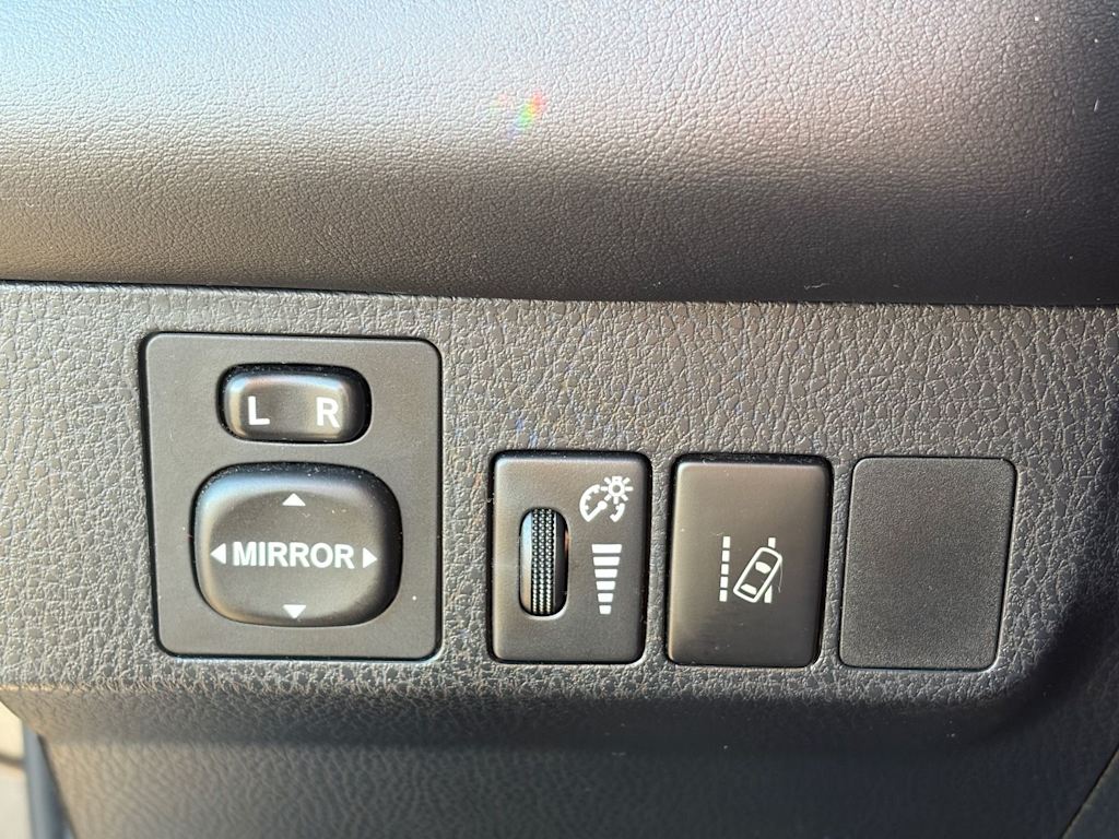 Thumbnail: 2016 Toyota RAV4 - 14
