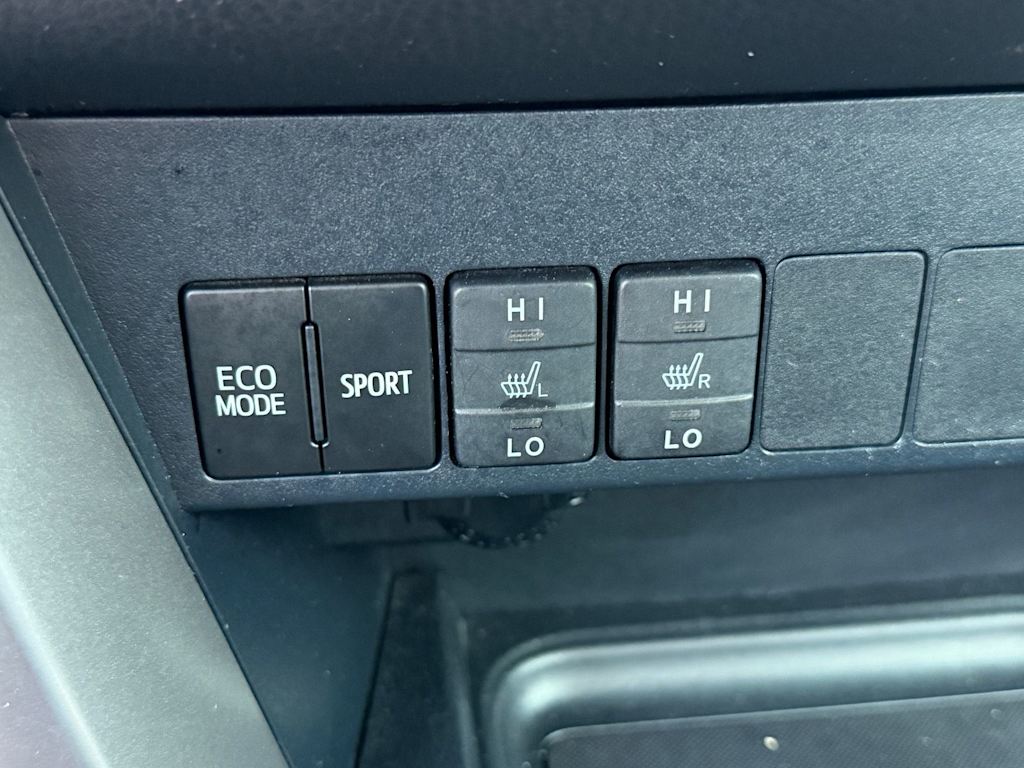 Thumbnail: 2018 Toyota RAV4 - 30