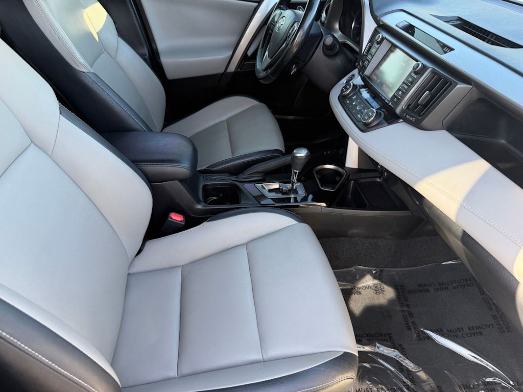 Thumbnail: 2018 Toyota RAV4 - 10