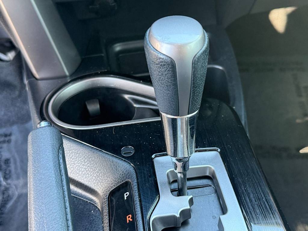 Thumbnail: 2018 Toyota RAV4 - 14