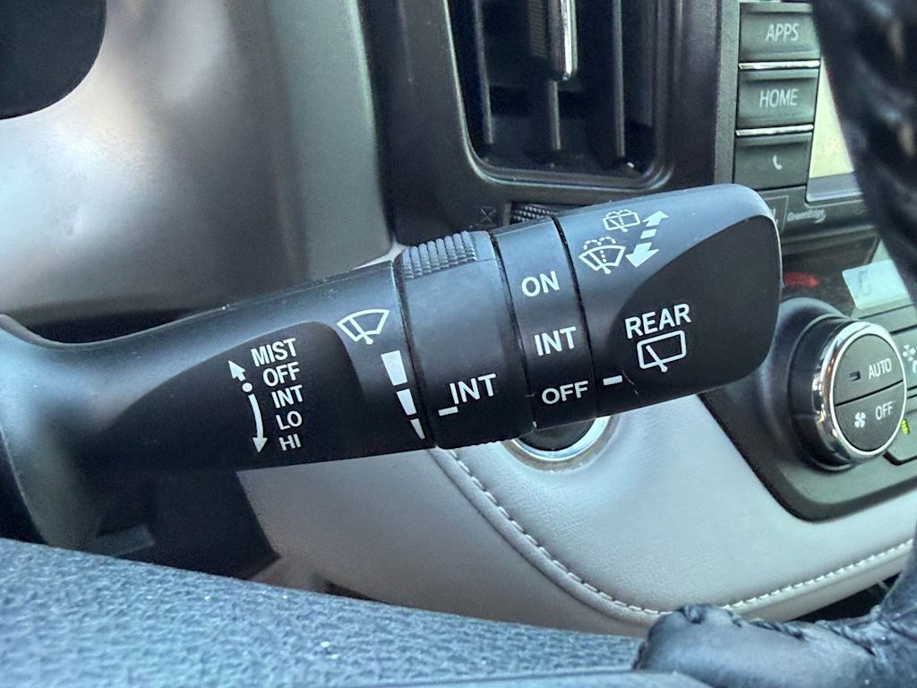 Thumbnail: 2018 Toyota RAV4 - 27