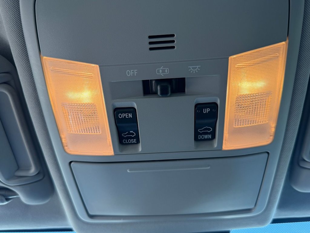 Thumbnail: 2018 Toyota RAV4 - 31