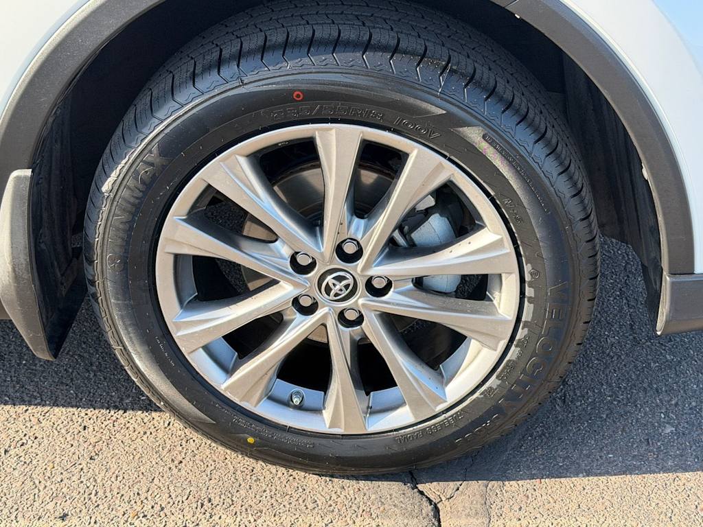 Thumbnail: 2018 Toyota RAV4 - 8
