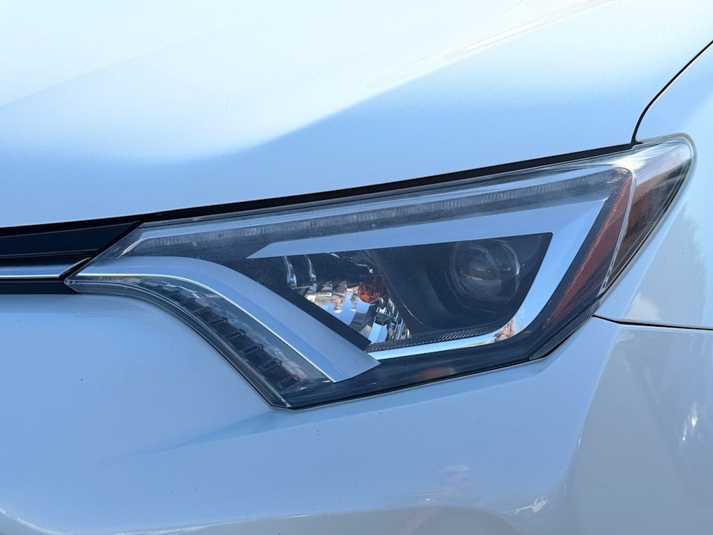 Thumbnail: 2018 Toyota RAV4 - 34