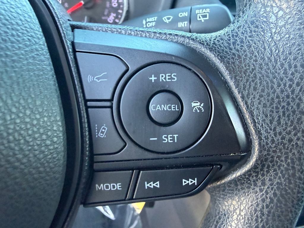 Thumbnail: 2019 Toyota RAV4 - 21