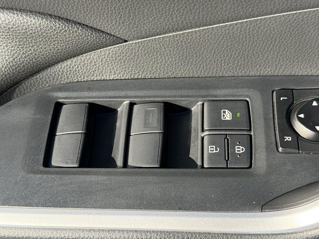 Thumbnail: 2019 Toyota RAV4 - 17