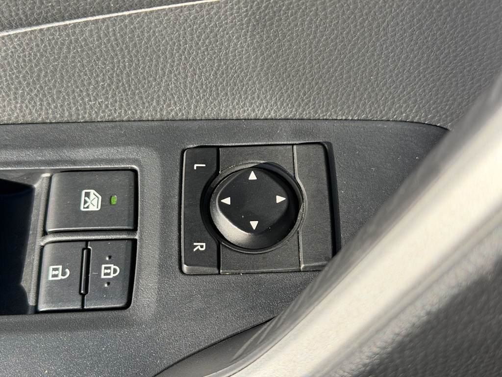 Thumbnail: 2019 Toyota RAV4 - 18