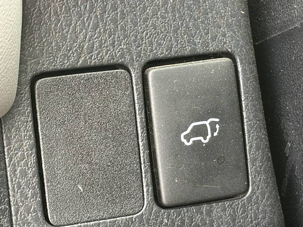 Thumbnail: 2017 Toyota RAV4 - 8
