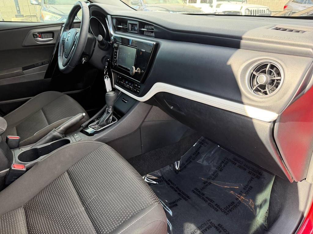 Thumbnail: 2018 Toyota Corolla iM - 2