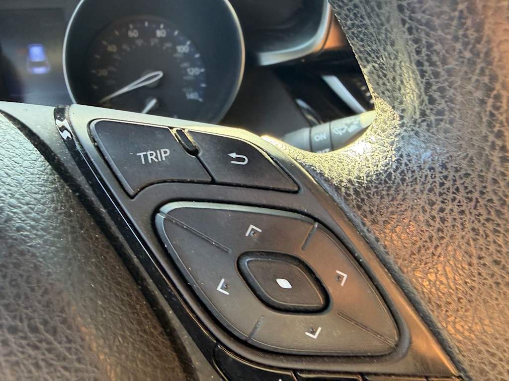 Thumbnail: 2019 Toyota C-HR - 4