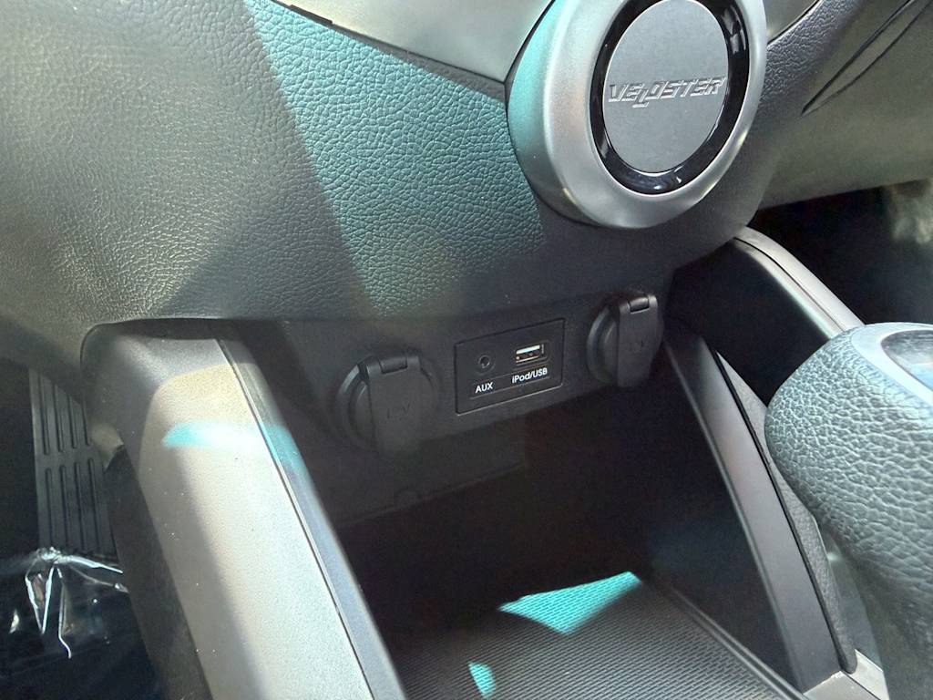 Thumbnail: 2015 Hyundai Veloster - 24