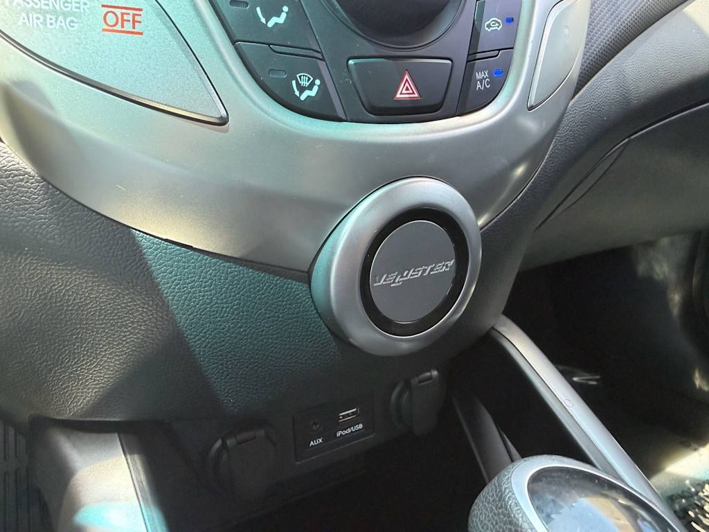 Thumbnail: 2015 Hyundai Veloster - 23