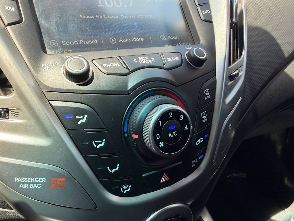 Thumbnail: 2015 Hyundai Veloster - 22