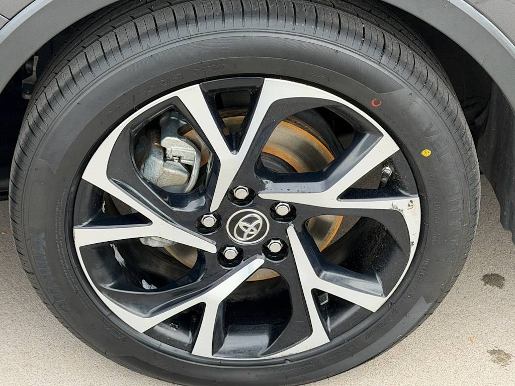 Thumbnail: 2018 Toyota C-HR - 8
