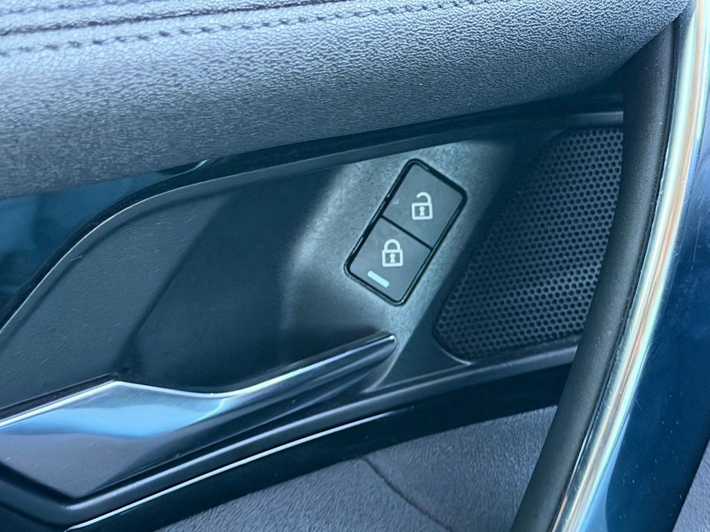 Thumbnail: 2021 Land Rover Discovery Sport - 26