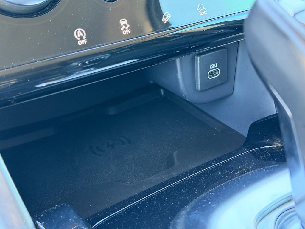 Thumbnail: 2021 Land Rover Discovery Sport - 12