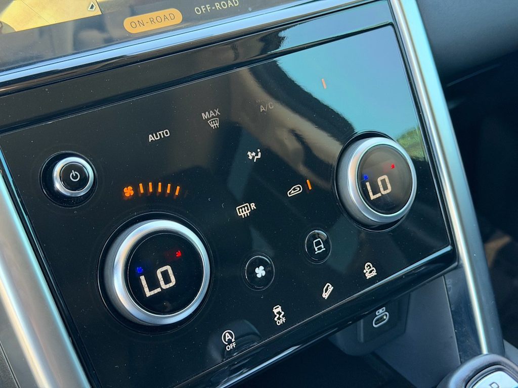 Thumbnail: 2021 Land Rover Discovery Sport - 19