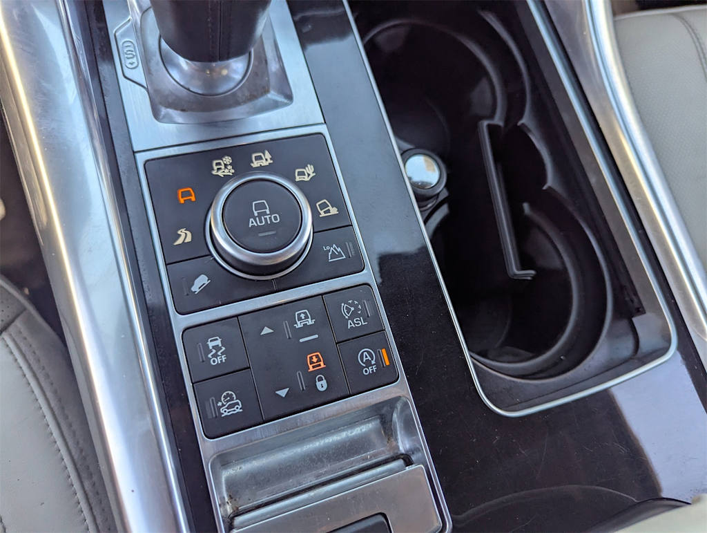 Thumbnail: 2016 Land Rover Range Rover Sport - 32