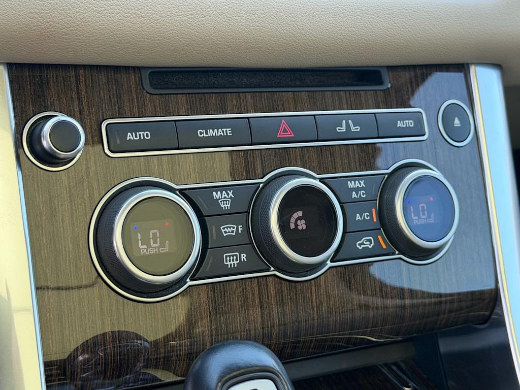 Thumbnail: 2016 Land Rover Range Rover Sport - 32