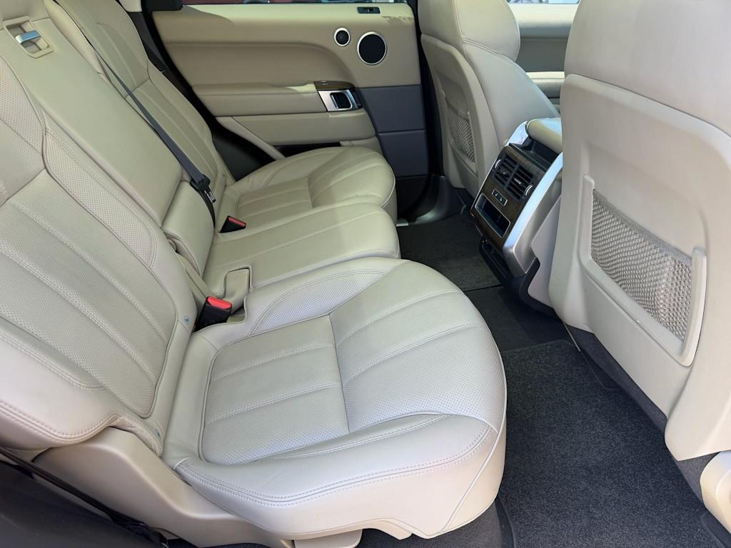 Thumbnail: 2016 Land Rover Range Rover Sport - 11