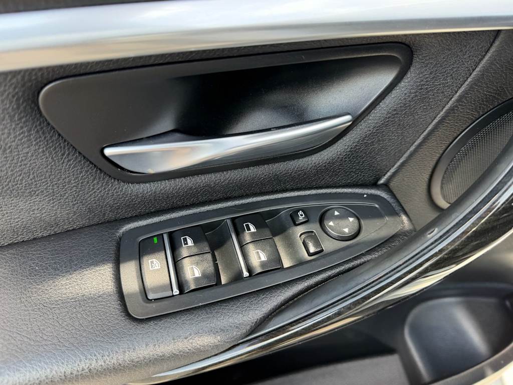 Thumbnail: 2018 BMW 3 Series - 25
