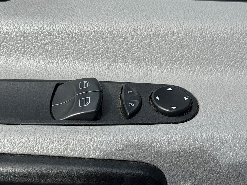 Thumbnail: 2015 Mercedes-Benz Sprinter - 11