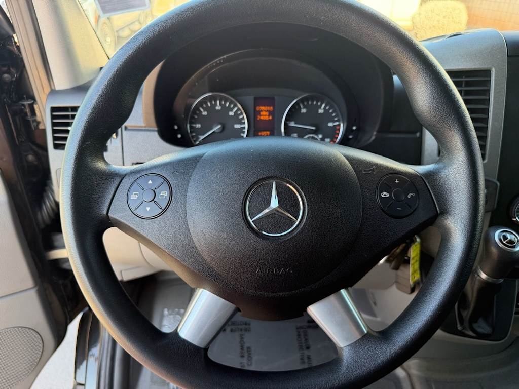 Thumbnail: 2015 Mercedes-Benz Sprinter - 10