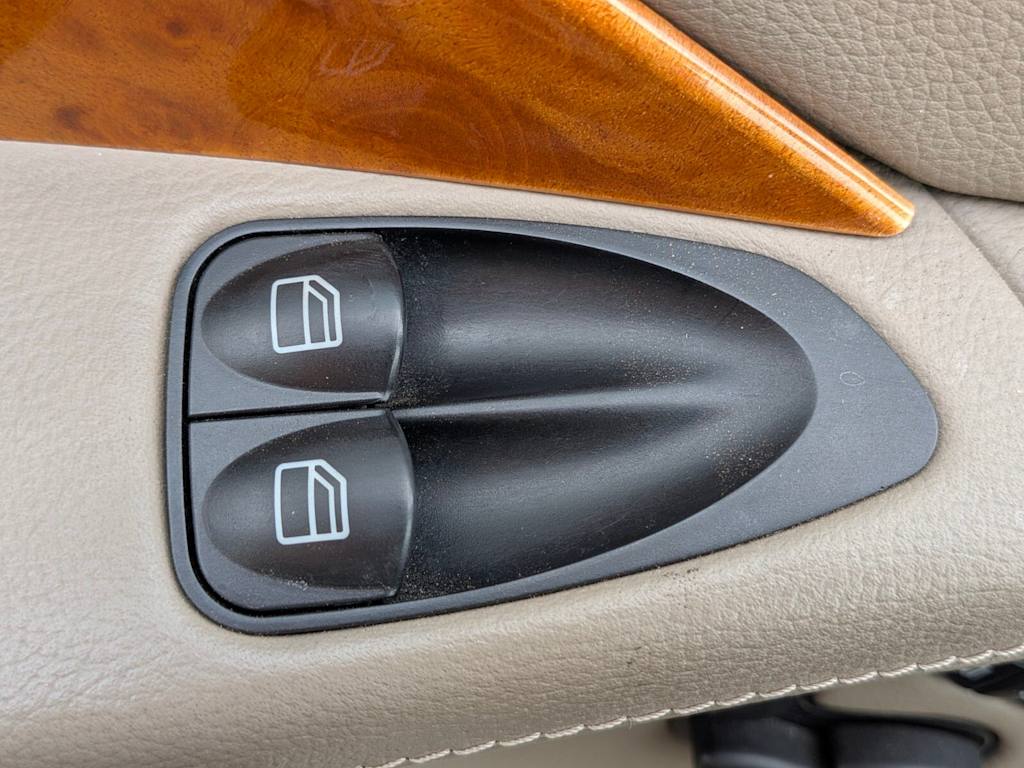 Thumbnail: 2009 Mercedes-Benz SL-Class - 14