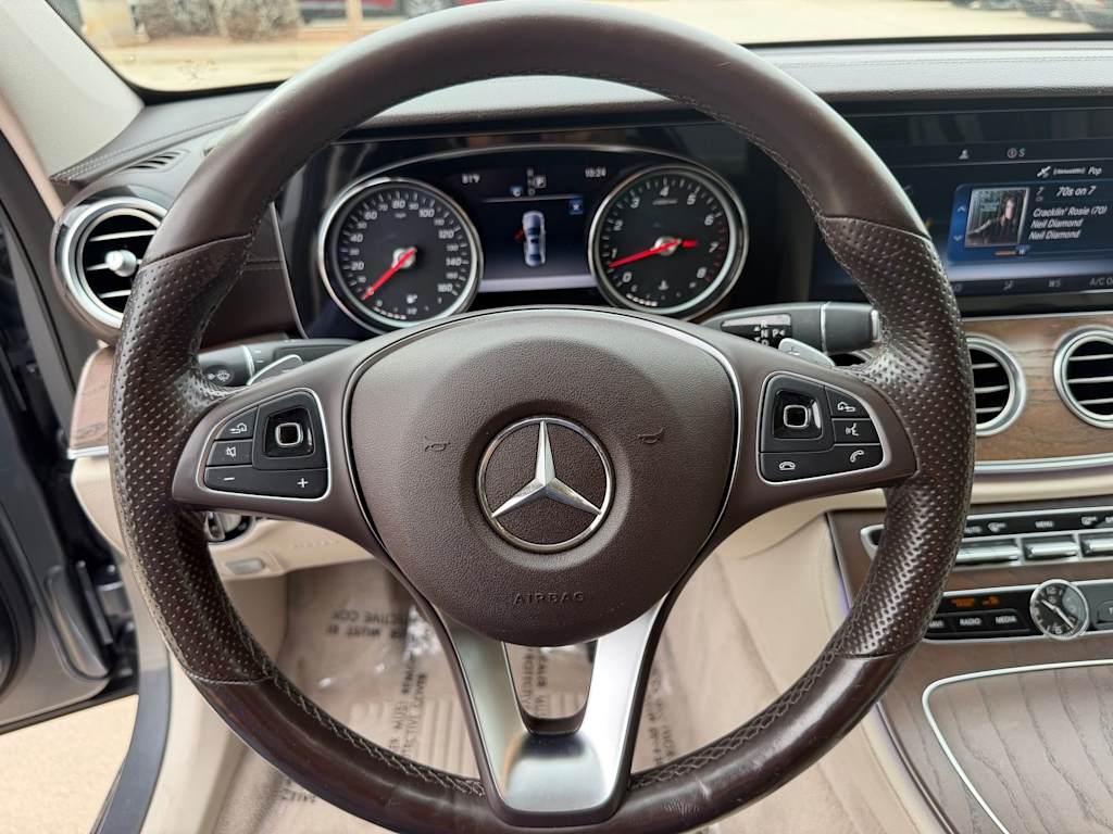 Thumbnail: 2018 Mercedes-Benz E-Class - 12