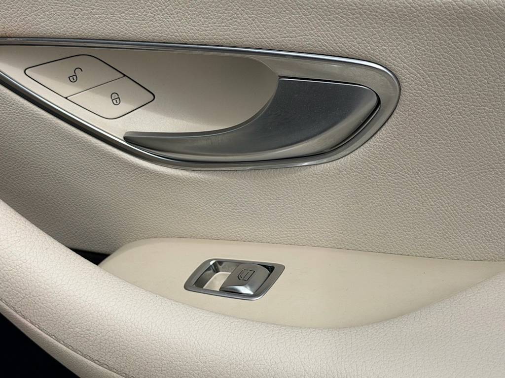 Thumbnail: 2017 Mercedes-Benz E-Class - 24