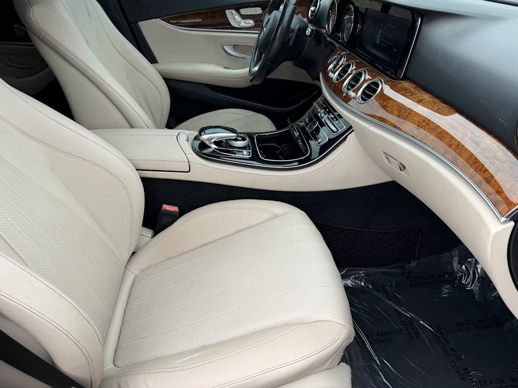 Thumbnail: 2017 Mercedes-Benz E-Class - 9