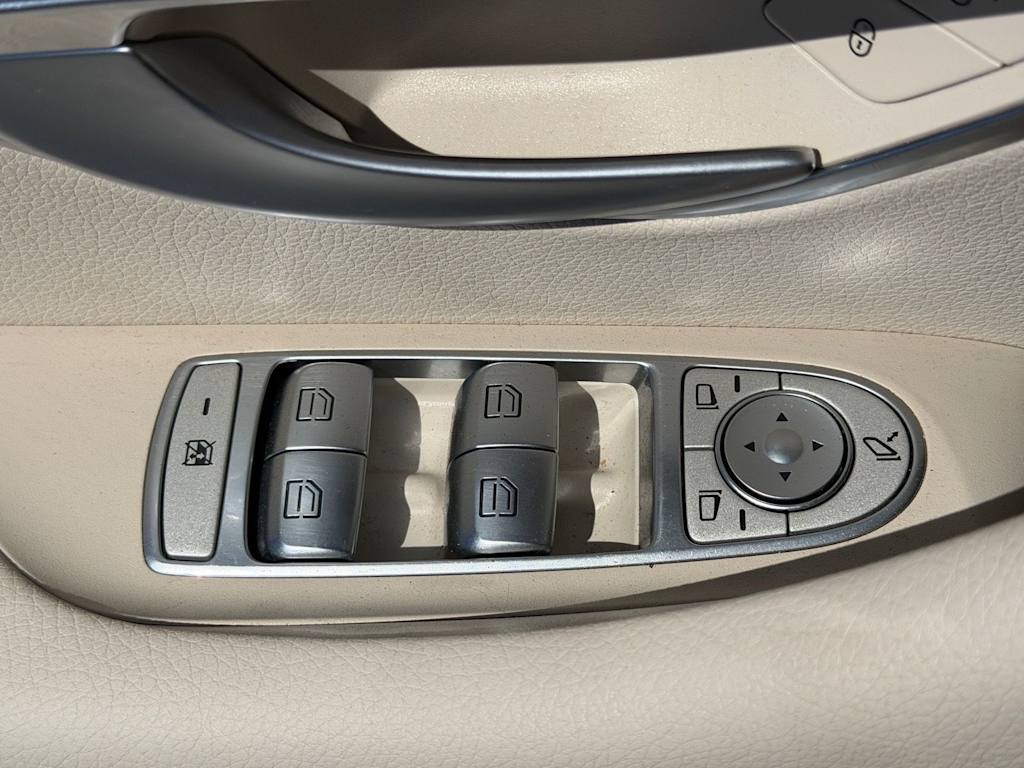 Thumbnail: 2019 Mercedes-Benz E-Class - 19