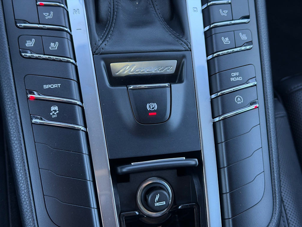 Thumbnail: 2016 Porsche Macan - 19