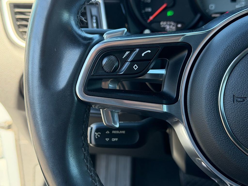 Thumbnail: 2016 Porsche Macan - 15