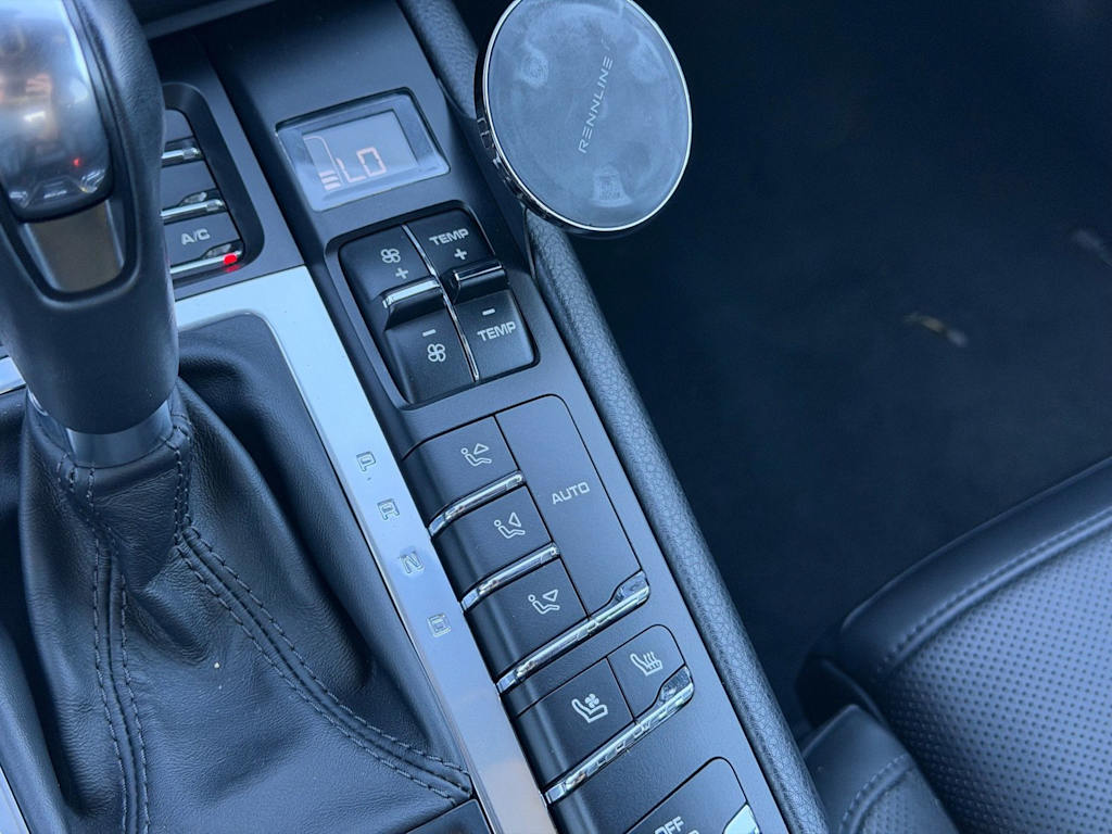Thumbnail: 2016 Porsche Macan - 18