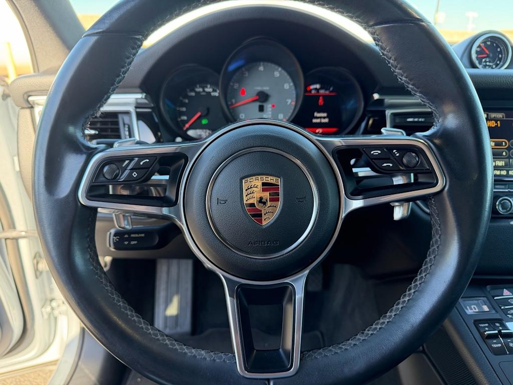 Thumbnail: 2016 Porsche Macan - 2