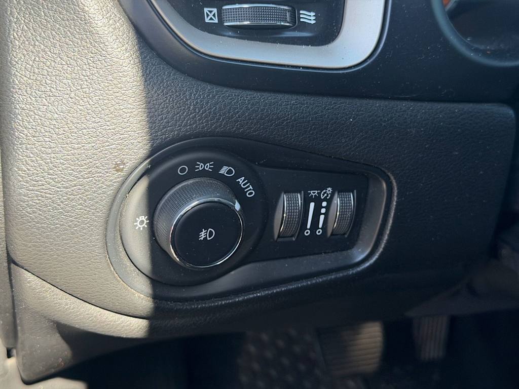 Thumbnail: 2017 Jeep Renegade - 12