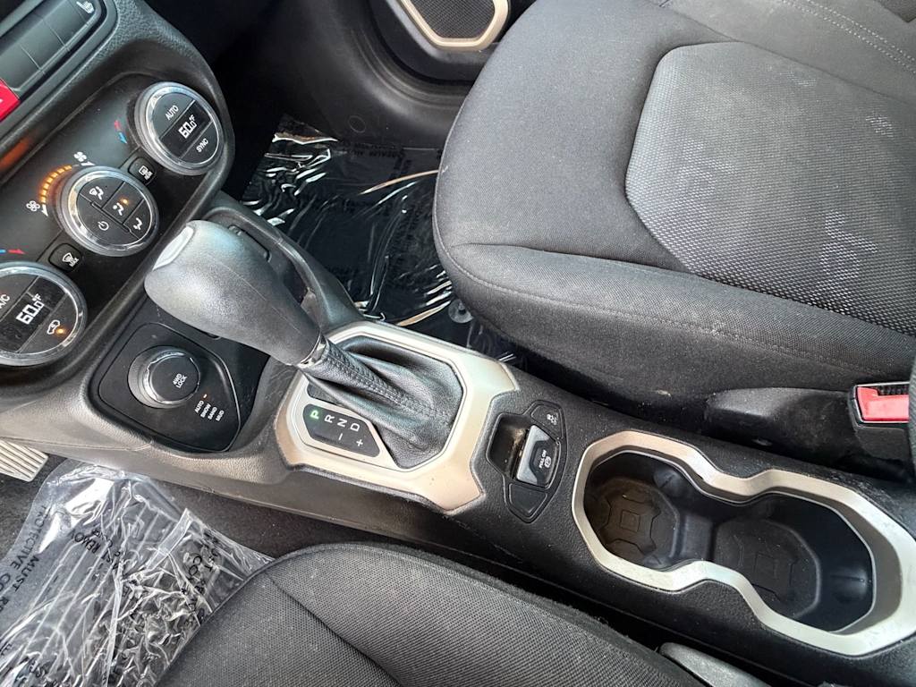 Thumbnail: 2017 Jeep Renegade - 27