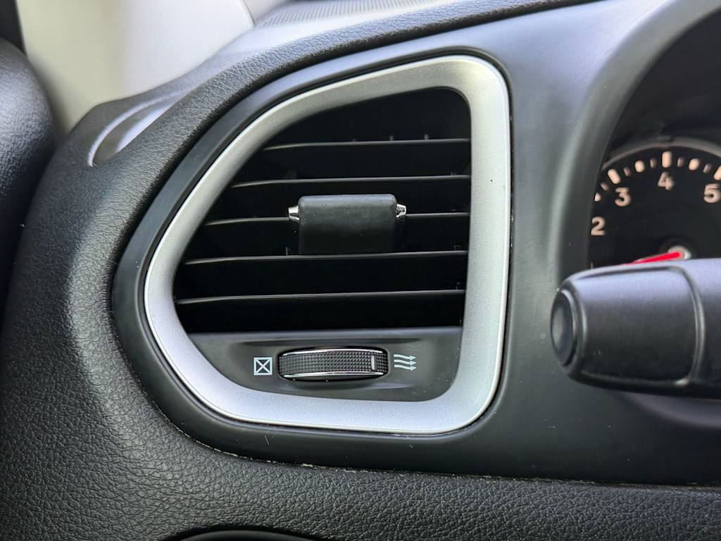 Thumbnail: 2020 Jeep Renegade - 17