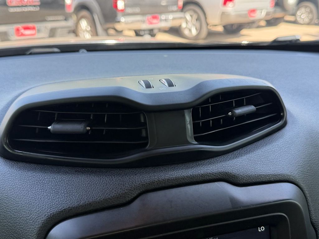 Thumbnail: 2020 Jeep Renegade - 27
