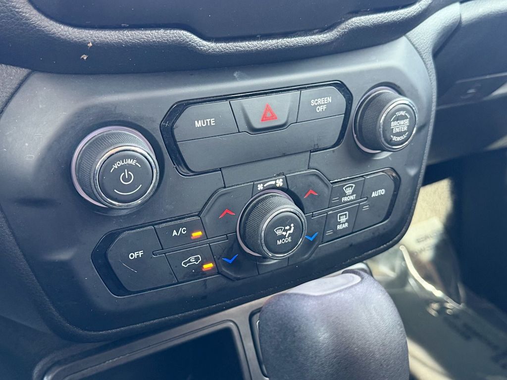 Thumbnail: 2020 Jeep Renegade - 20