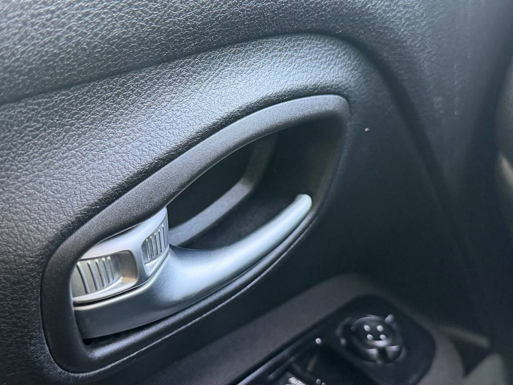 Thumbnail: 2020 Jeep Renegade - 15