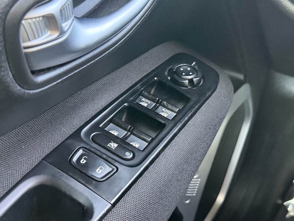 Thumbnail: 2020 Jeep Renegade - 14