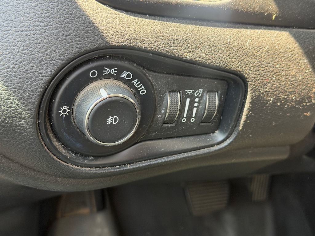 Thumbnail: 2019 Jeep Renegade - 14