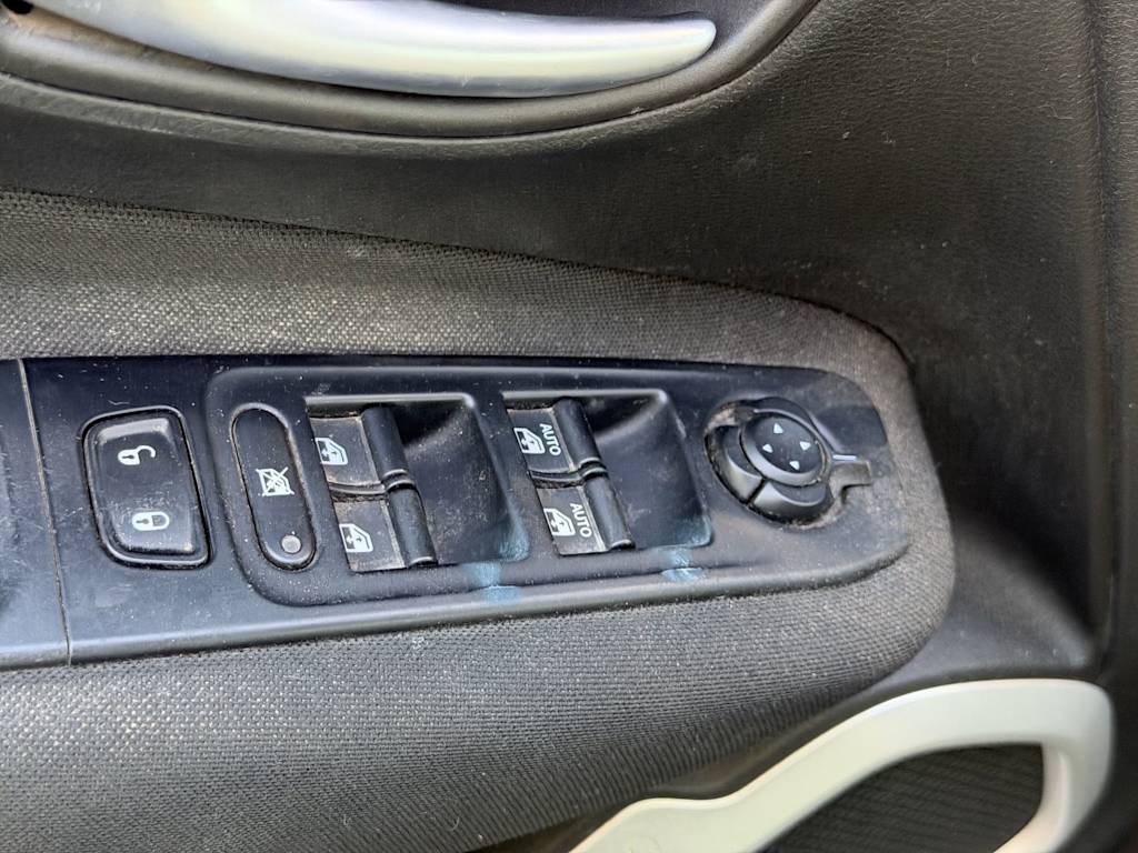 Thumbnail: 2019 Jeep Renegade - 12
