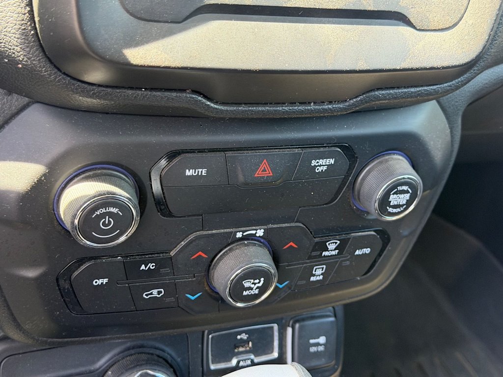 Thumbnail: 2019 Jeep Renegade - 19