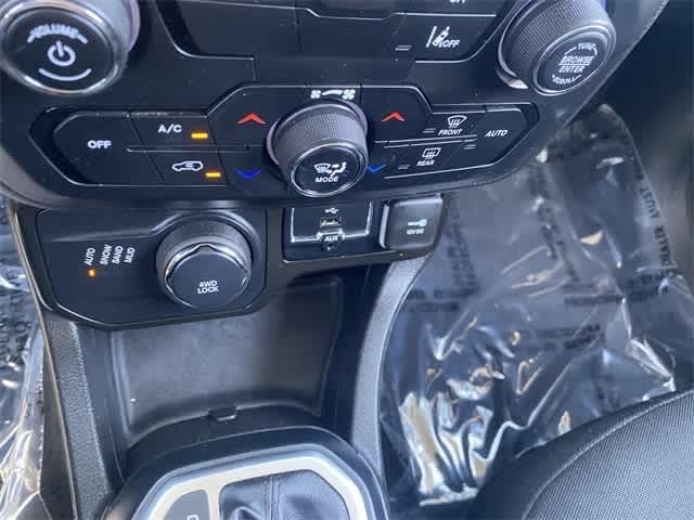 Thumbnail: 2023 Jeep Renegade - 32