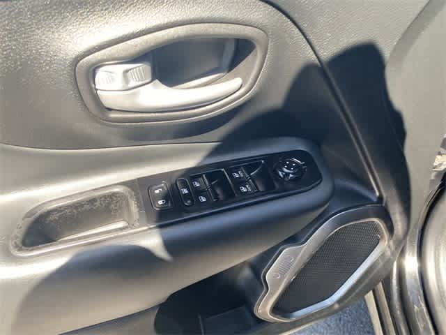 Thumbnail: 2023 Jeep Renegade - 29