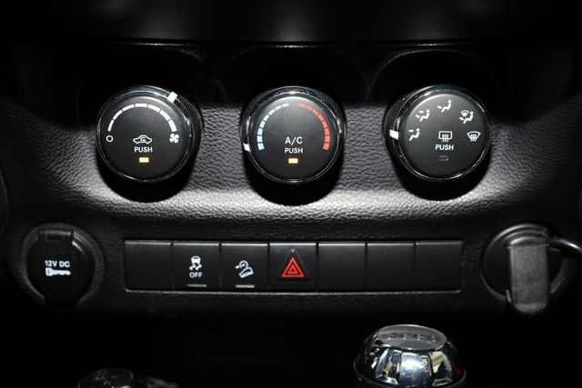 Thumbnail: 2017 Jeep Wrangler - 28